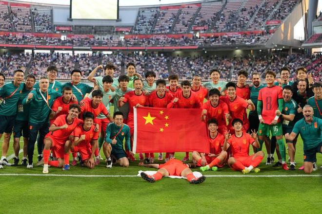 再负“苦主”郑钦文无缘温网第二轮,吴易昺1比3不敌德约