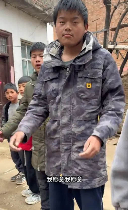 要跑路了?章子怡财路遭到质疑,“一把套现3亿”冲上热搜