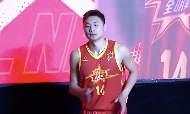 3方大交易,8人互换,詹姆斯+欧文+米切尔?独行侠又来了!