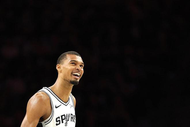 19岁意中锋退NBA选秀加盟NCAA