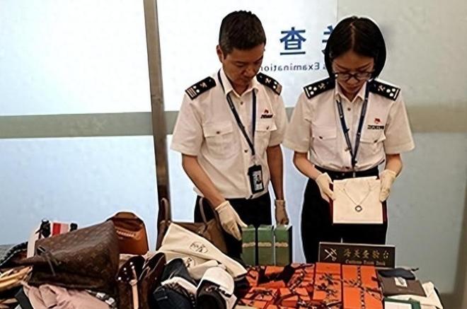 图片报:英格兰担心赖斯病毒感染,已将他隔离